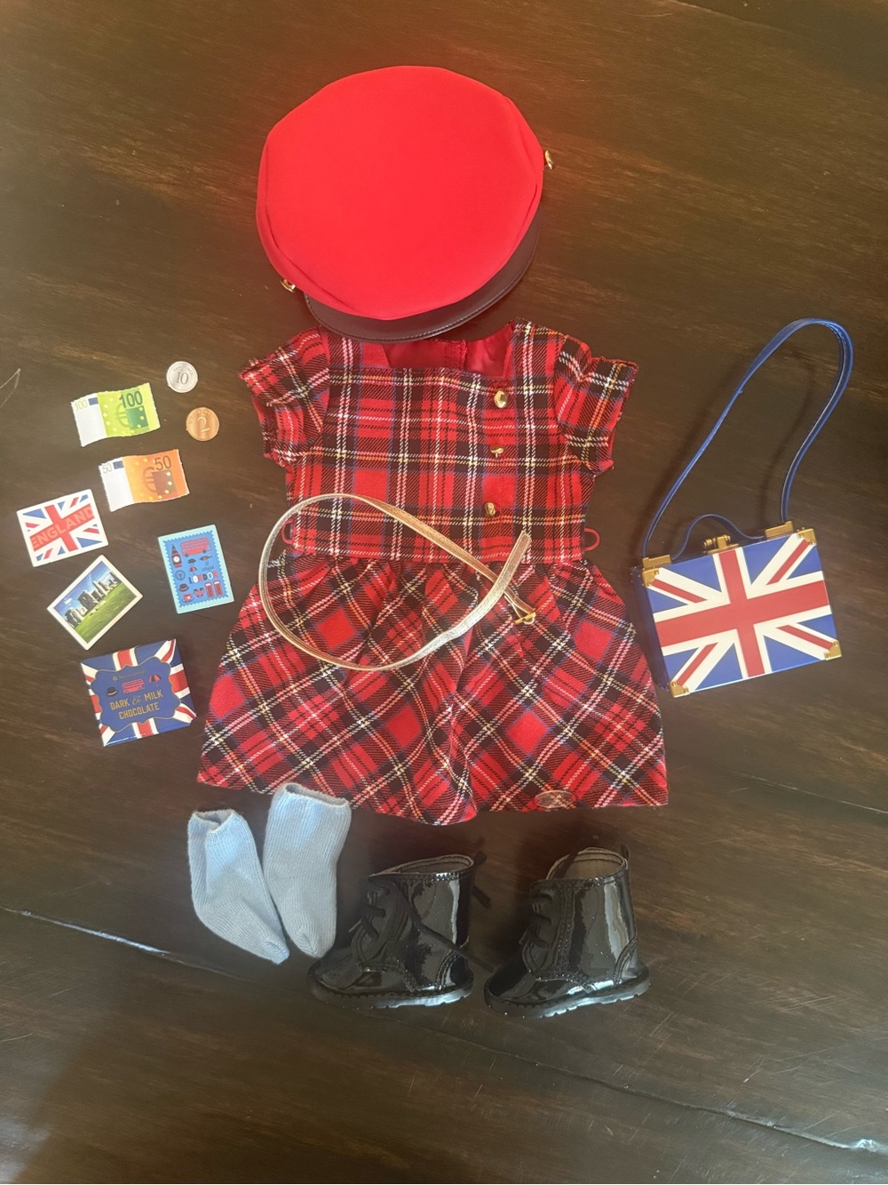 American Girl World Traveler in England PLUS English Souvenir Set - Picture 2 of 8